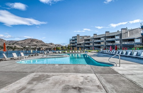 Chelan House | Ideal lakefront condo w/shared pool/hot tub, shared dock, & high-speed WiFi