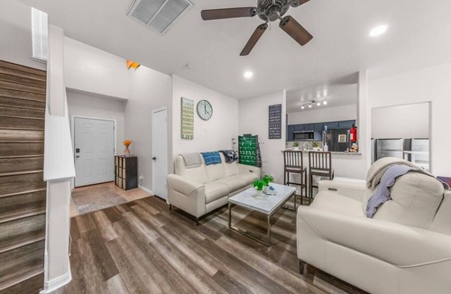Greater Fondren Southwest House | Ile Ayo - BR with Shared Bathroom in a Co-Living Home (2)