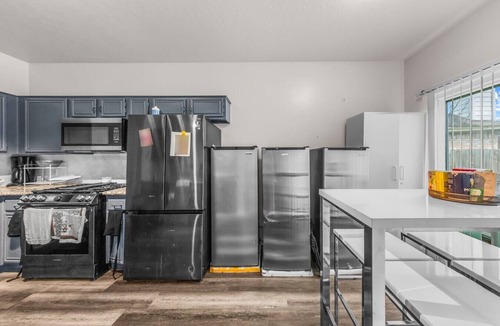 Greater Fondren Southwest House | Ile Ayo - BR with Shared Bathroom in a Co-Living Home (1)
