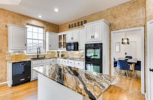 Irving Cottage | Impressive 5BR 3B Home With Pool, Game Room & Cinema Room