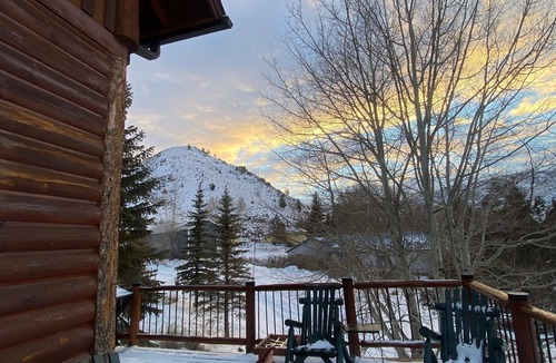 Woods Landing-Jelm Cabin | In The Valley Of The Mountains On the Big Laramie River - Flat Nighty Rate