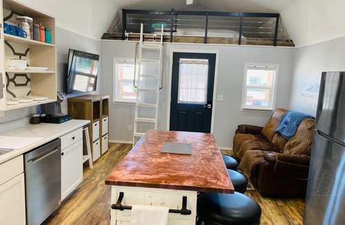 Glendo Cabin | In Town Glendo Smart Cabin