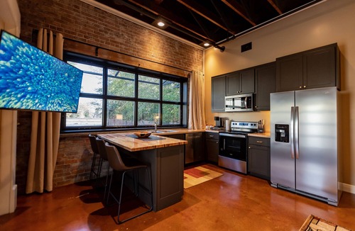 Laurel Apartment | Incognito #1: Ground Floor/Steps from the Scotsman General - Downtown Laurel