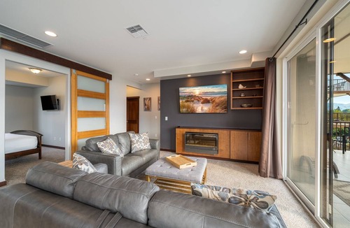 Wapato Point Condo | Incredible Views of Lake Chelan-Pool, Outdoor Spas