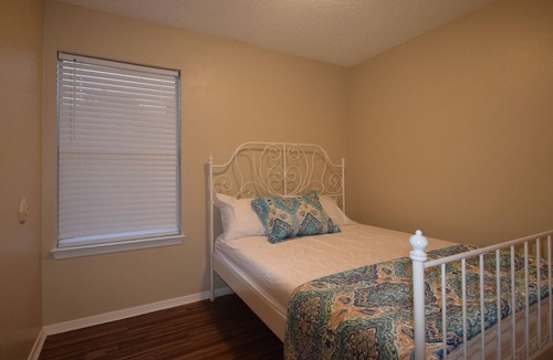 Fort Worth House | Independent Unit 2 Bed 1 Bath Queen Bed Washer-Dryer Internet