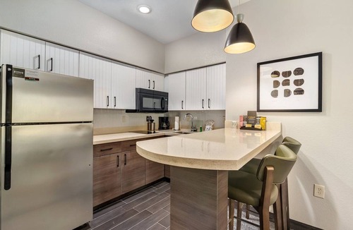 Longview Condo | Indoor Pool. Free Breakfast. Gym & Business Center.