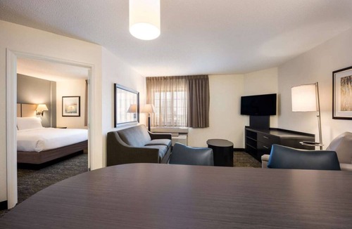 Golden Hotel | Indulge in Home-Like Comfort! Two Units, Full Kitchen, Pet-friendly Property!