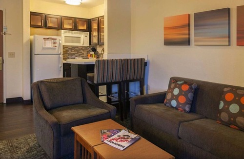 Acres Green House | Indulge in Home Like Comfort! Near Heritage Hills Shopping Center, w/ Pool!