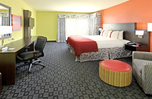 Garland House | Indulge the Chic Comfort of our Grand Suite
