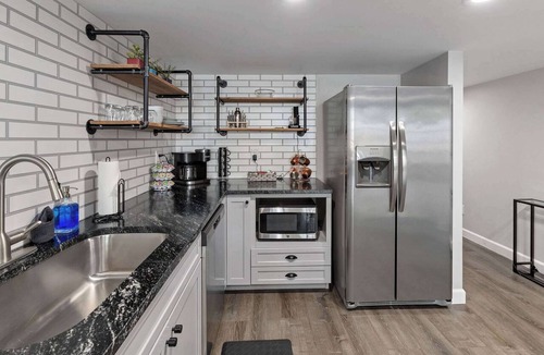Barths Apartment | Industrial-Chic Loft with King Bed Close to Shops!