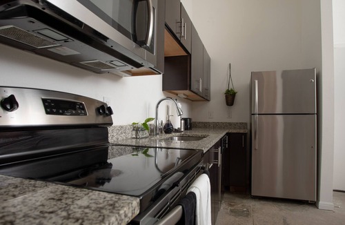San Antonio Apartment | Industrial & Stylish |5★ Location, ♛Queen Bed, Pkg