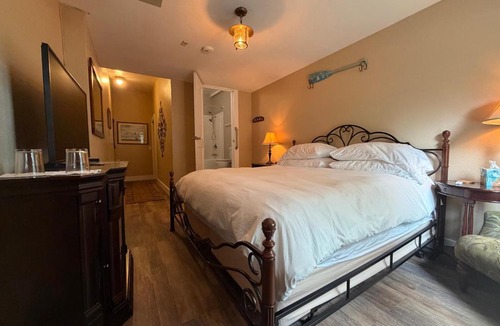 Ilwaco Hotel | Inn at Harbour Village