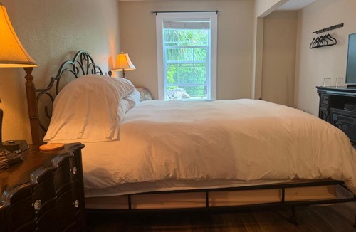 Ilwaco Hotel | Inn at Harbour Village