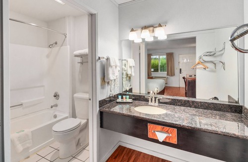 Renton Hotel | Inn at Lake Washington By OYO I-405