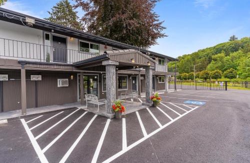 Tukwila Hotel | Interurban Suites Hotel, a Dazzler Select by Wyndham