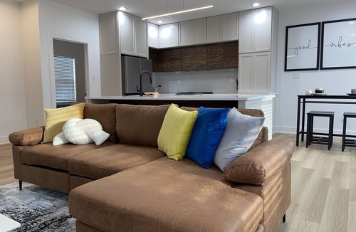 Mid City North House | Introducing "ElevateVR Living" Your New Baton Rouge 3 Story Retreat Sleeps 14