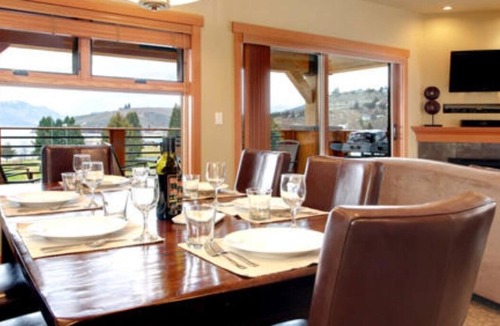 Chelan Resort | INVENTORY SPECIAL $599 - 8/3 to 8/6/22 Luxury Resort at Lake Chelan (last one)