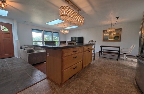 Lake Goodwin House | Invite Inn - Lake View - Pine Trees - Fire Pit - Grill