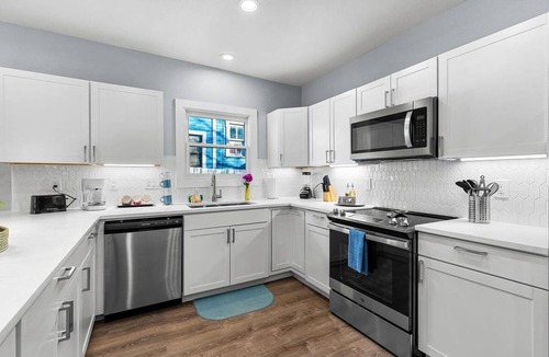 Near East Side House | Inviting 4BR 2 5BA Downtown Home With Ample Space