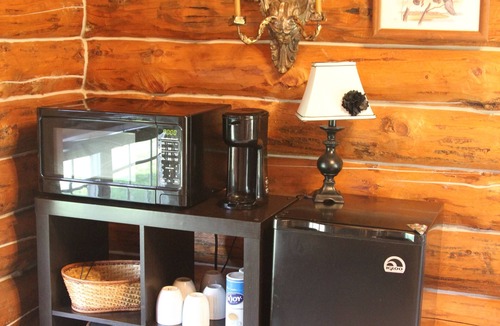 Martinsville Cabin | Inviting Cabin in Albany, MO. Enjoy the nature, fishing and breathtaking views.