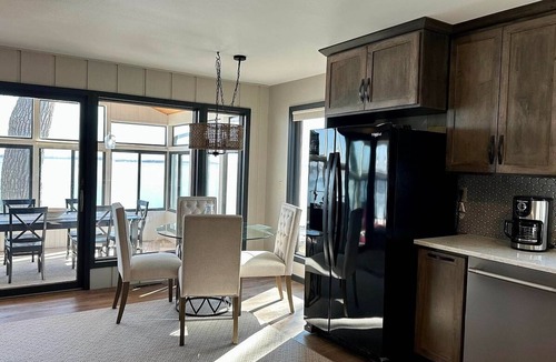 Buena Vista County House | Inviting lakefront 3-bedroom house with AC and Wi-Fi in serene Storm Lake!