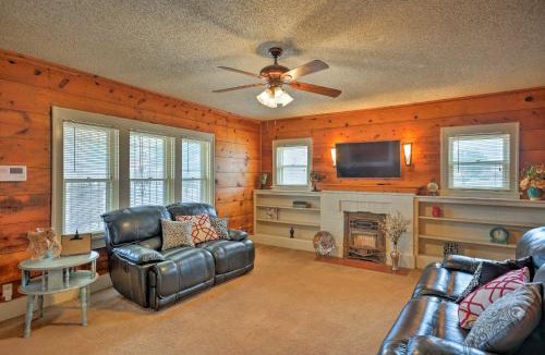 North Overton House | Inviting Lubbock Home > 1 Mi to Downtown
