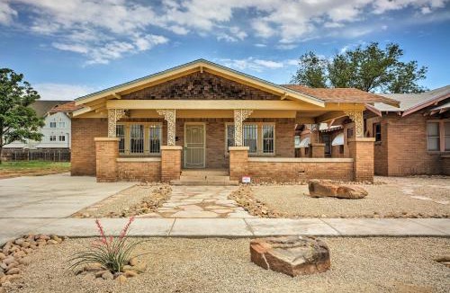 North Overton House | Inviting Lubbock Home > 1 Mi to Downtown