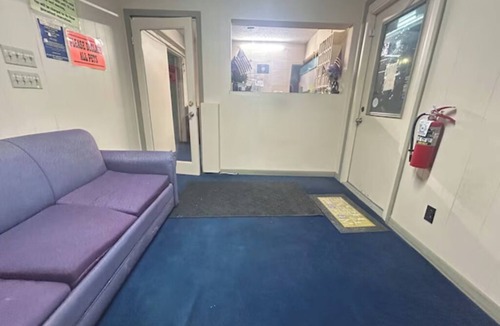 Broken Bow Hotel | Inviting Pet-friendly Room Ideal for Travelers Exploring the Area | Free Parking