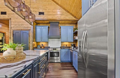 Broken Bow Cabin | It Takes A Village | Poolside Retreat for Groups