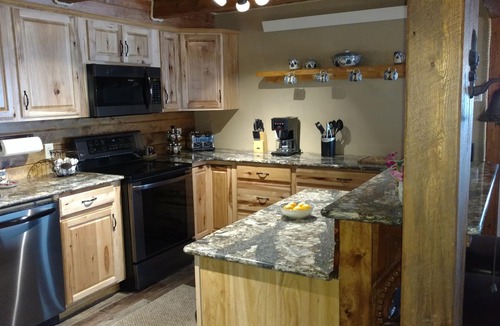 Custer Cabin | Jade Pines, Sturgis Rally week open. Sauna, Darts, Pinball, Pool Table, cornhole