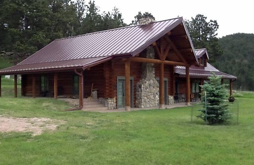 Custer Cabin | Jade Pines, Sturgis Rally week open. Sauna, Darts, Pinball, Pool Table, cornhole