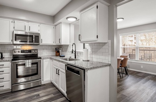 Lawrence House | Jayhawk Retreat 3BR w/Garage Sleeps 8 Near KU