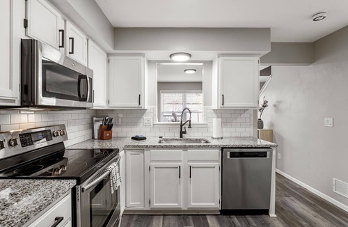 Lawrence House | Jayhawk Retreat 3BR w/Garage Sleeps 8 Near KU