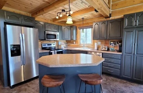 Custer House | Jewel Lodge-Horse & Pet Friendly, Hot Tub