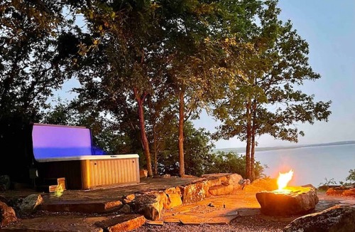 Crowder Cabin | Jewell of Eufaula! Lake view, hot tub, & fire pit!