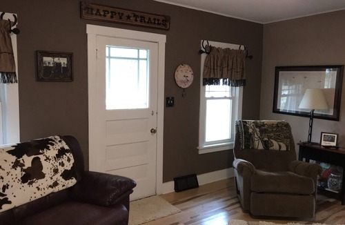 Bloomington House | JLBrinkmeyer Ranchhouse, cozy and authentic, set in beautiful southern Iowa