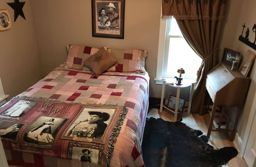 Bloomington House | JLBrinkmeyer Ranchhouse, cozy and authentic, set in beautiful southern Iowa