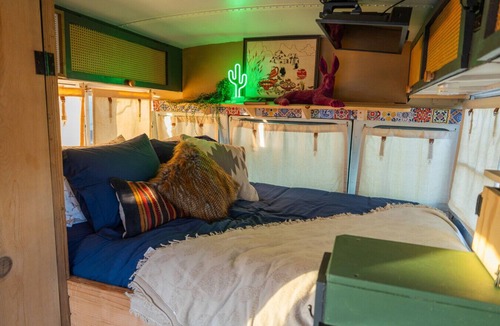 Alpine Cabin | Judy`s Mule-Schoolie with Outdoor Movie Theatre