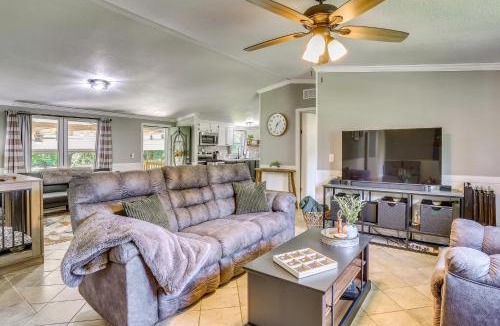 Brookeland House | 'Just Add Water' - Perfect Home Base for Lake Days