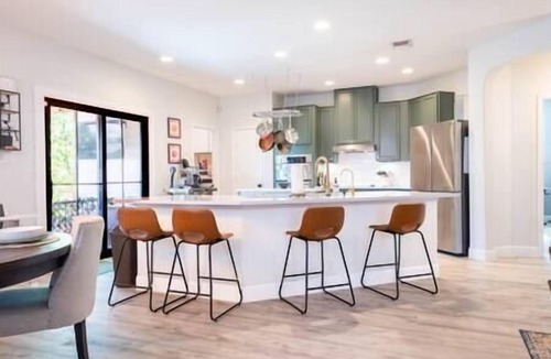 Wetmore House | JW Marriott-2 HOMES+Yard-Arcade-Grill-Sleeps 20
