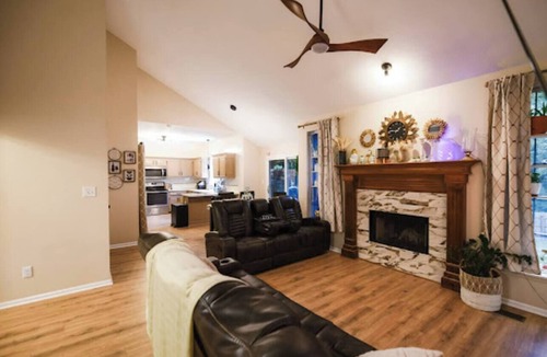Waldron House | Kansas City Urban Oasis: Personal Resort
