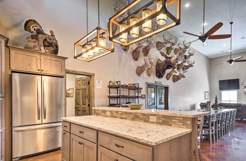 Great Bend Cottage | Kansas Hunting Lodge: Pets & Large Groups Welcome!