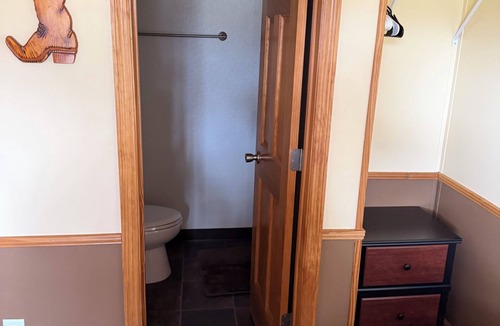 Sundance Cabin | Kara Creek Ranch - 2 Bedroom Cabin with Kitchenette #3