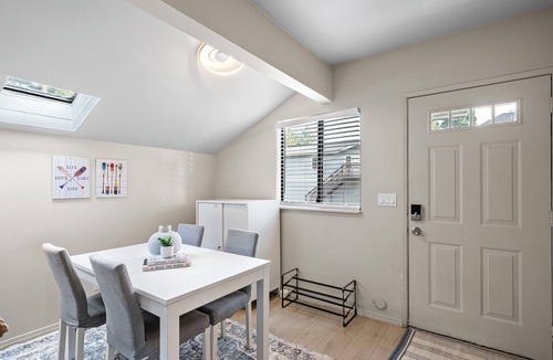 SeaTac Cottage | Karmen’s Lake Cottage C