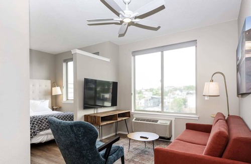Highland Apartment | Kasa The Comma | Traditional 1BD Centrally Located in Denver