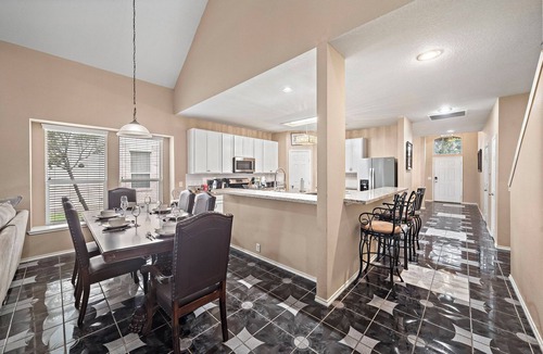 Barker House | Katy Retreat | BBQ Yard | Game Room | Sleeps 16