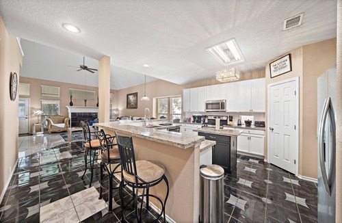 Barker House | Katy Retreat | BBQ Yard | Game Room | Sleeps 16