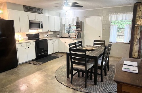 Jefferson House | Kayaks-Canoe-Boathouse-North Shore of Caddo Lake-Frog Town-Water Access