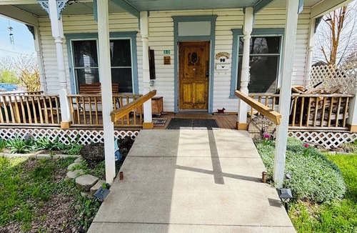 Midvale House | Kay’s Country Place. Dog Friendly.