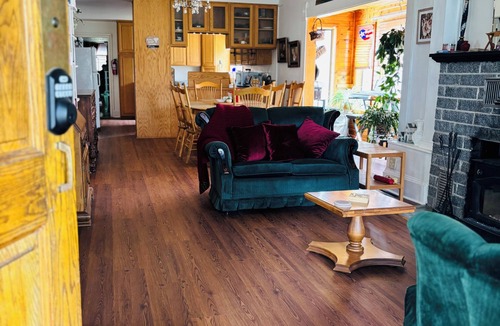 Midvale House | Kay’s Country Place. Dog Friendly.